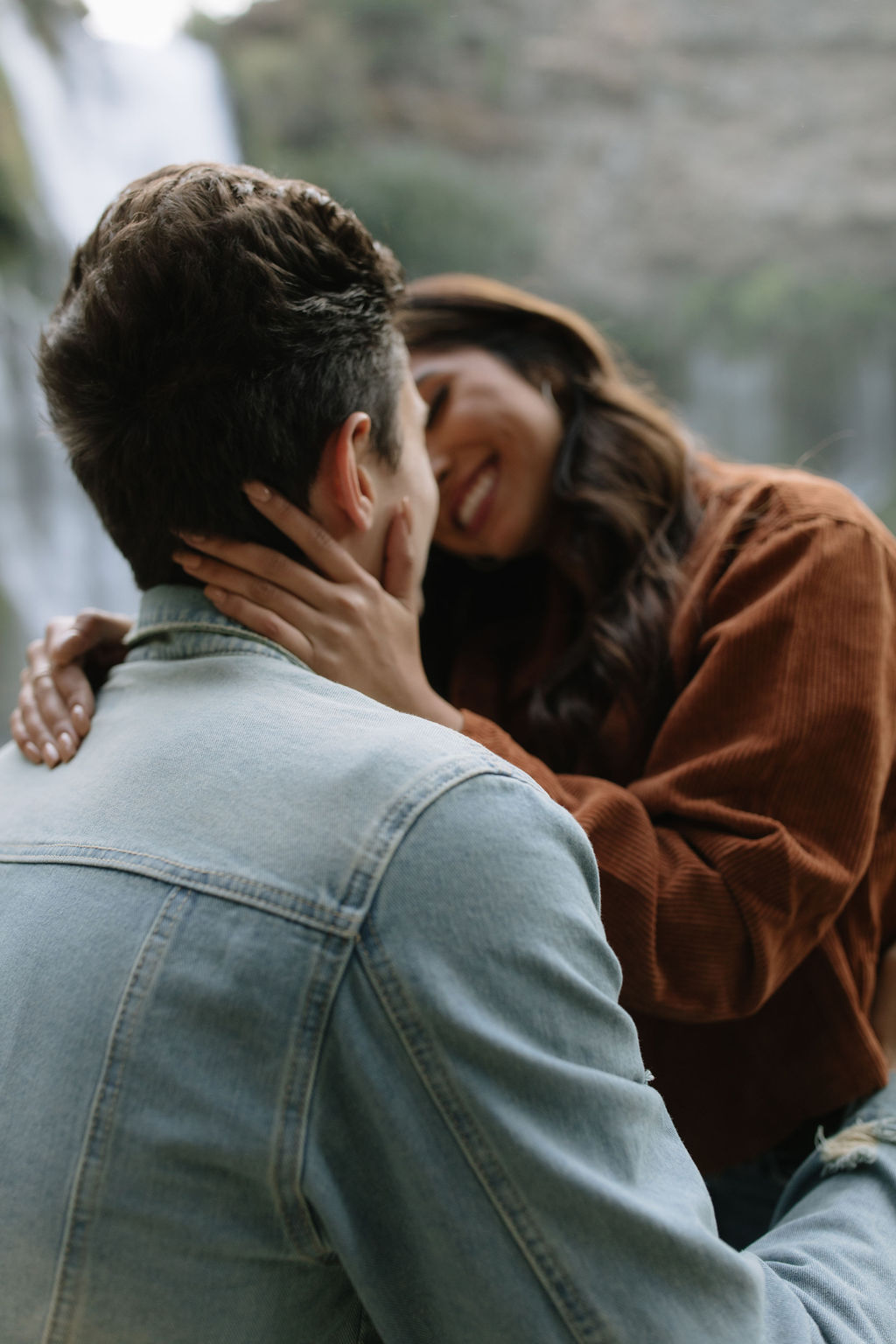 Couple leaning in for a kiss at Burney falls photoshoot