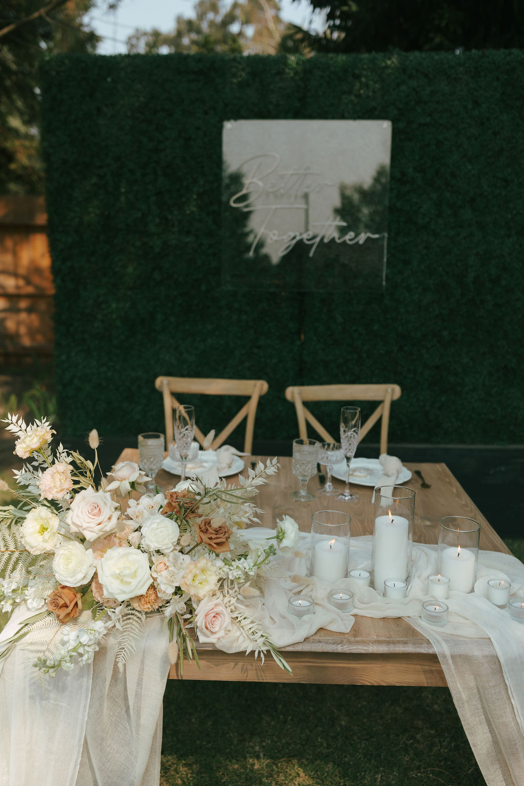 Wedding sweetheart table ideas for nontraditional wedding