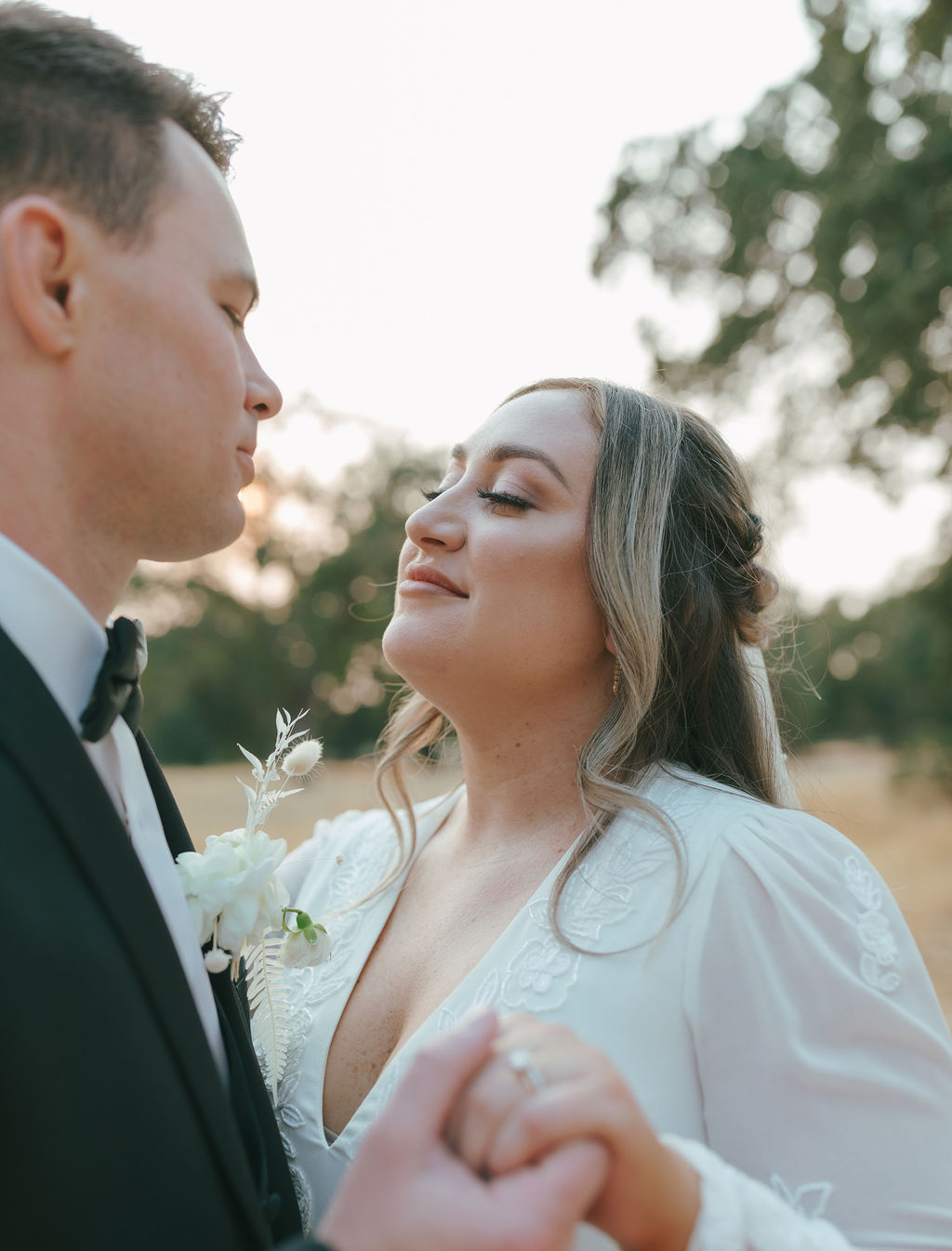 Bride and groom sunset photos in Northern California 