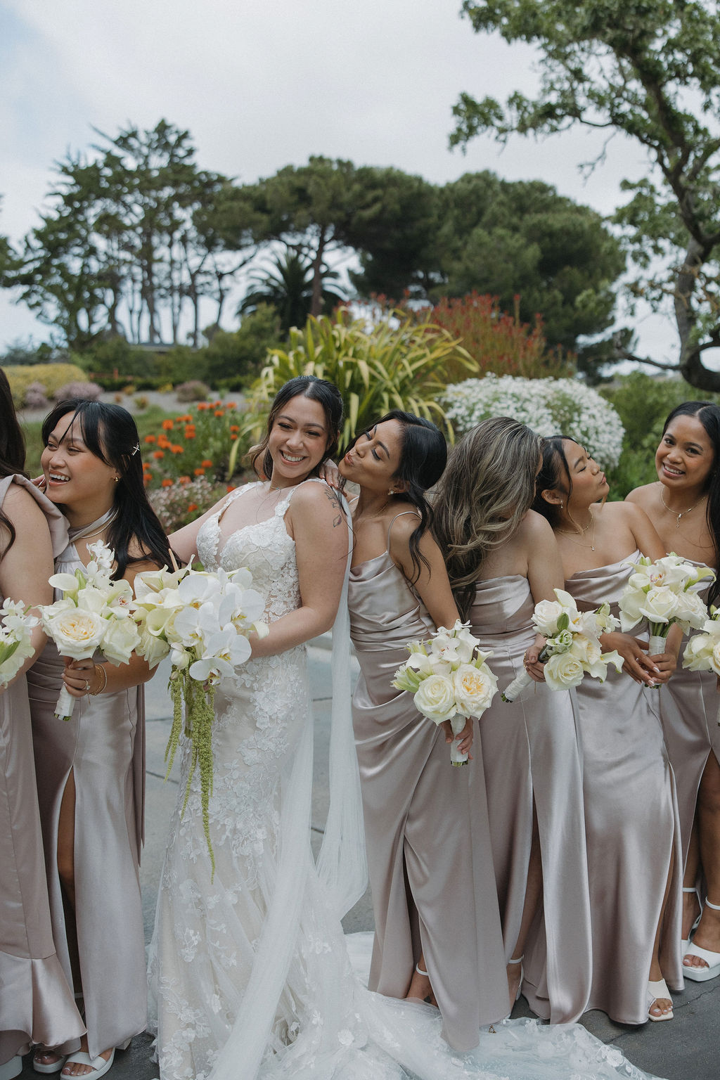 Unique bridesmaid photo idea with all bridesmaids looking around