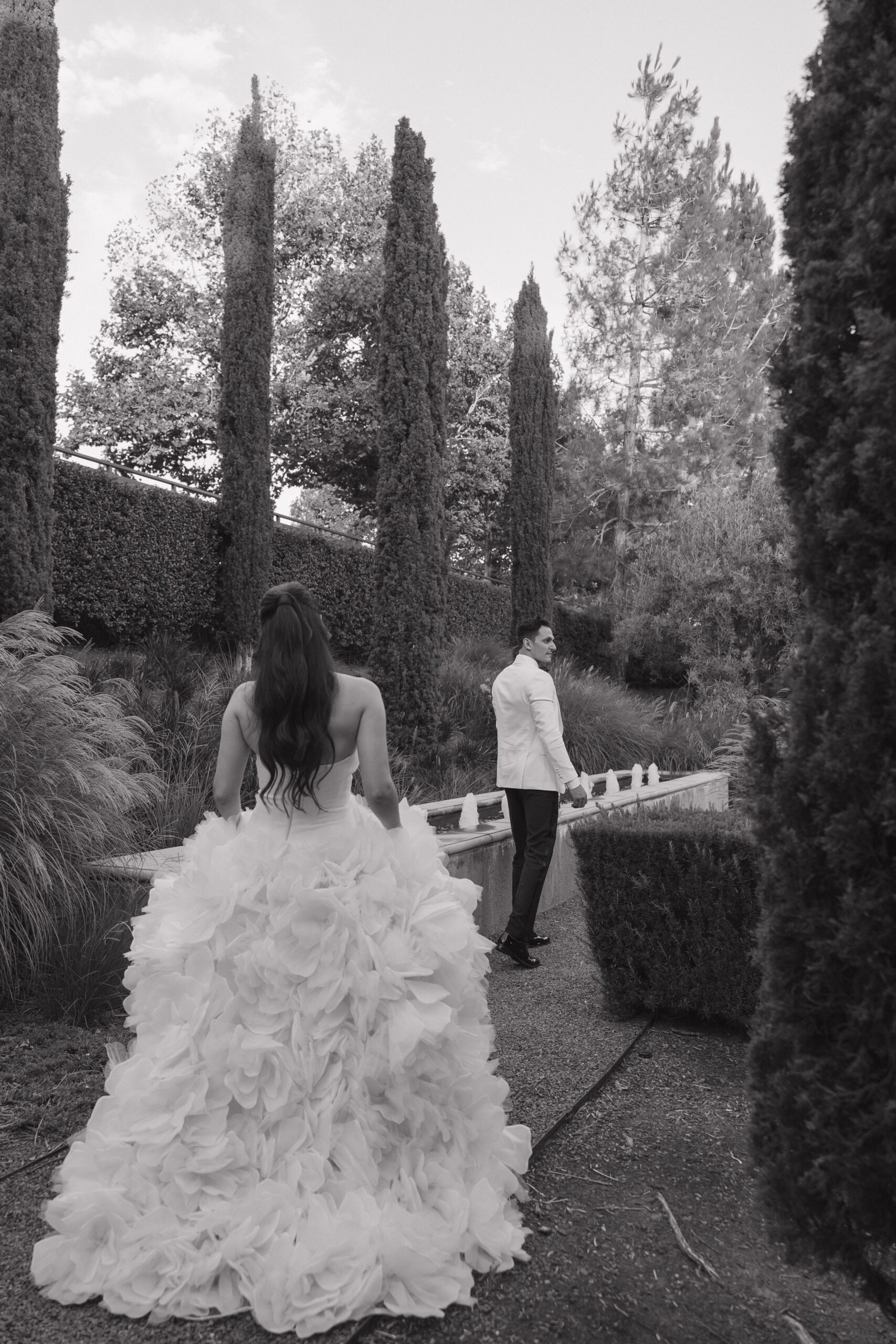 Black and white editorial wedding photo showing off 2026 wedding trends