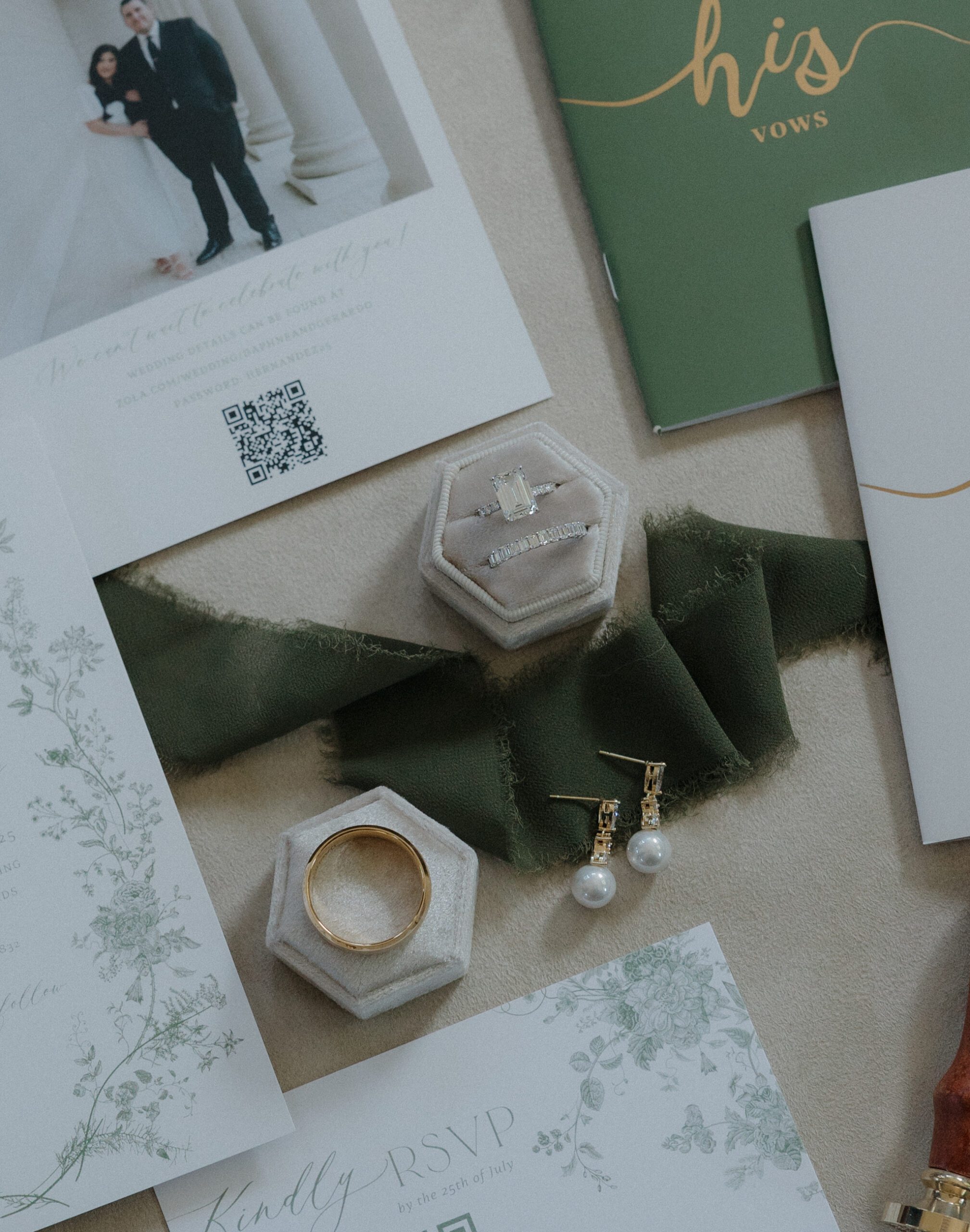 Wedding flatly detail photo with green wedding details