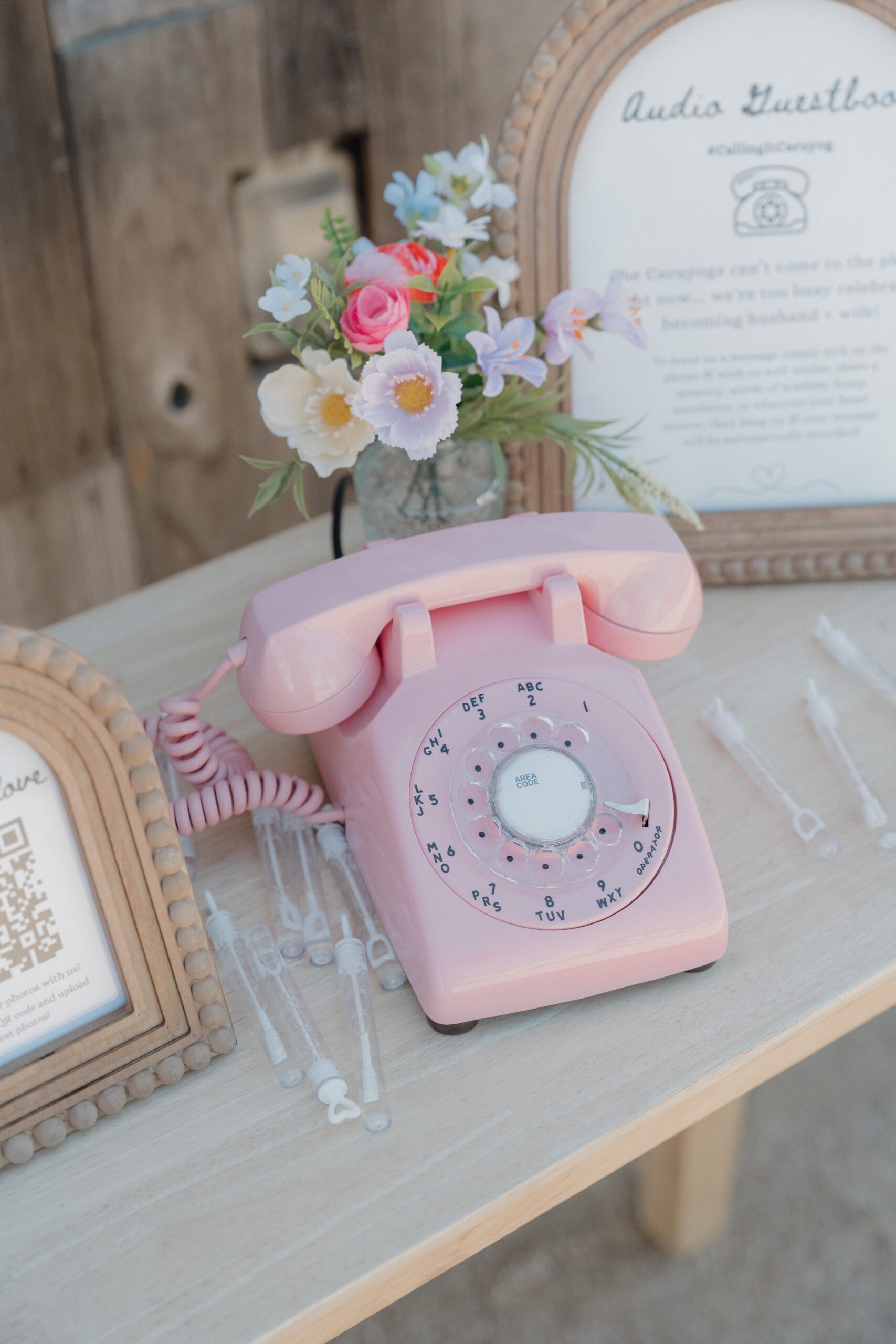 A pink phone as an audio guestbook at a wedding