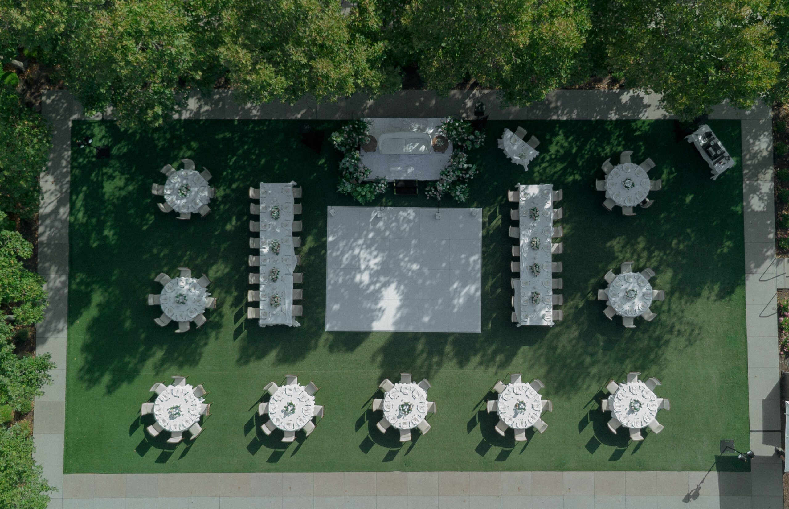 An arial view of the wedding table setup from a Italian-inspired wedding, showing off 2026 wedding trends