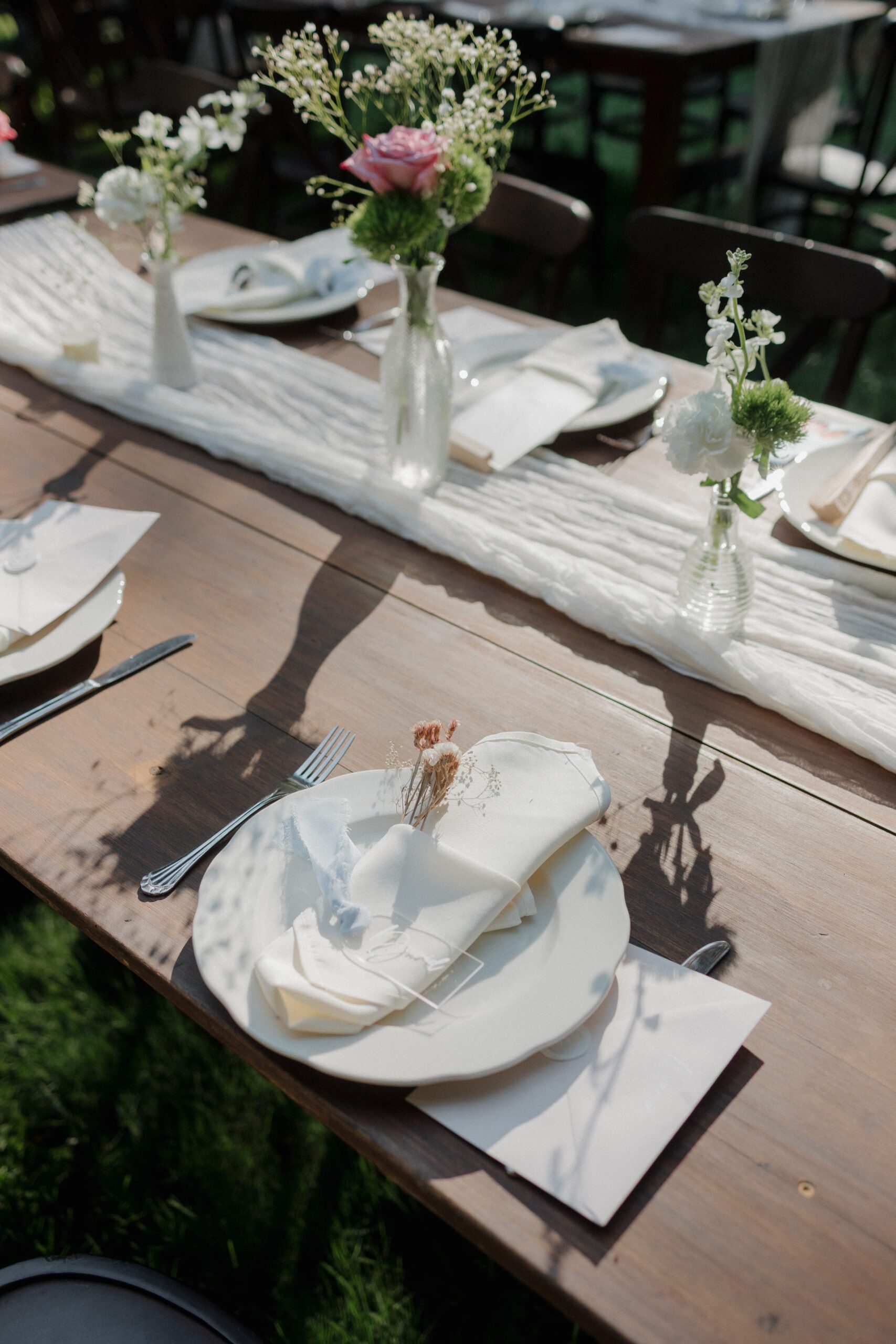 Wedding table settings for an outdoor wedding reception