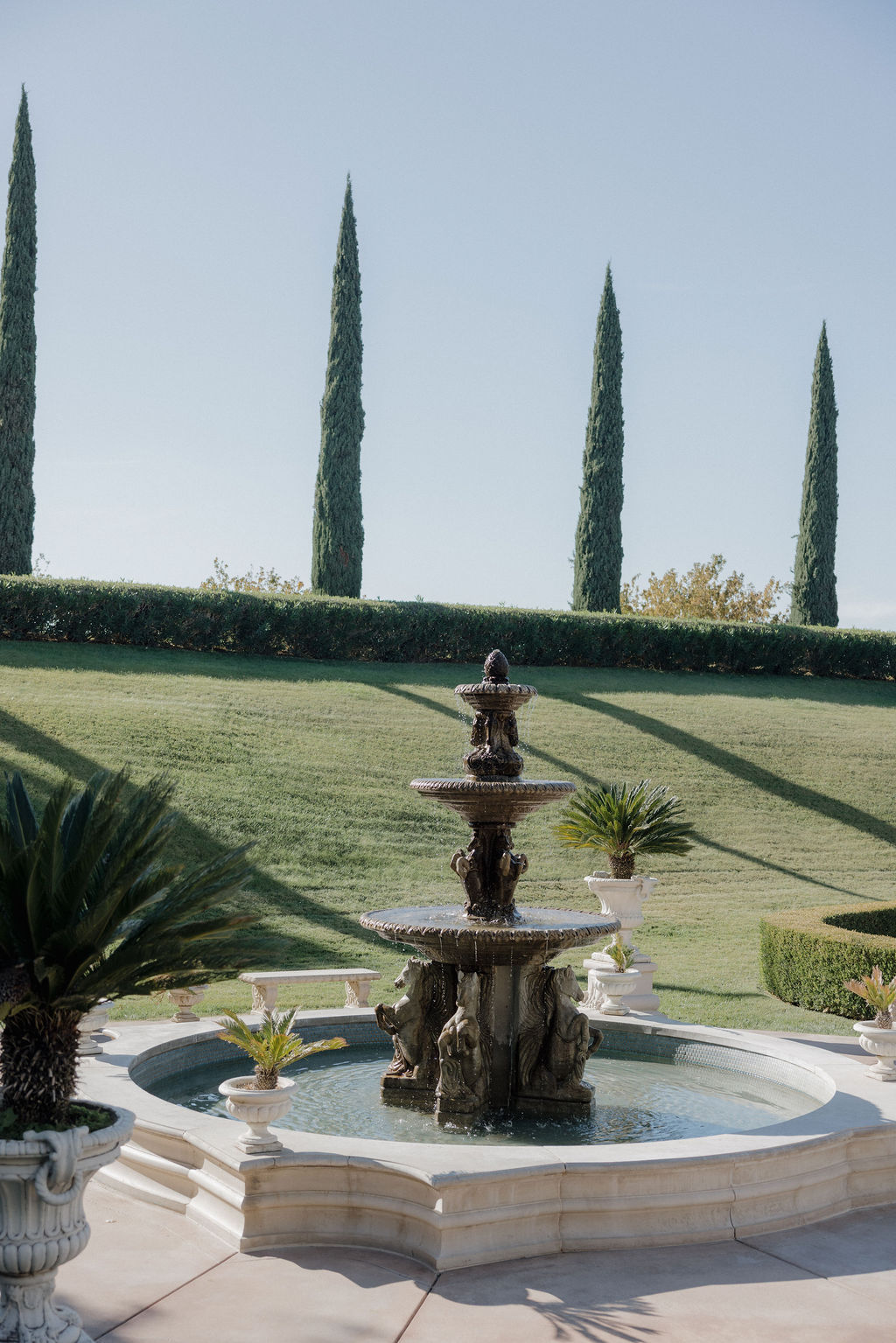The fountain in the courtyard at Northern California wedding venue grand island mansion