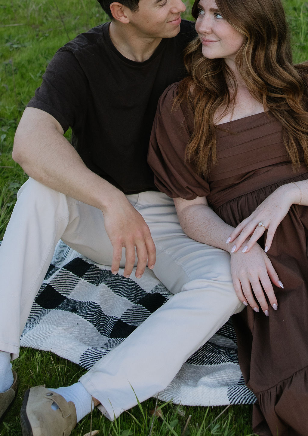 A couple on a picnic blanket in El Dorado Hills