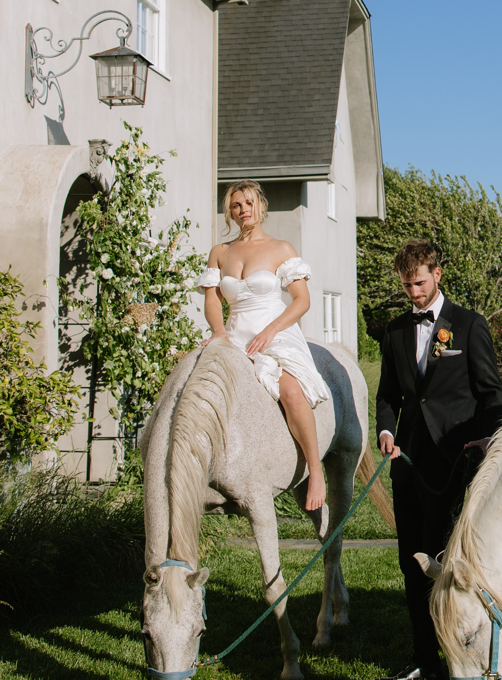 A bride riding a horse at Cavaignac Country estate