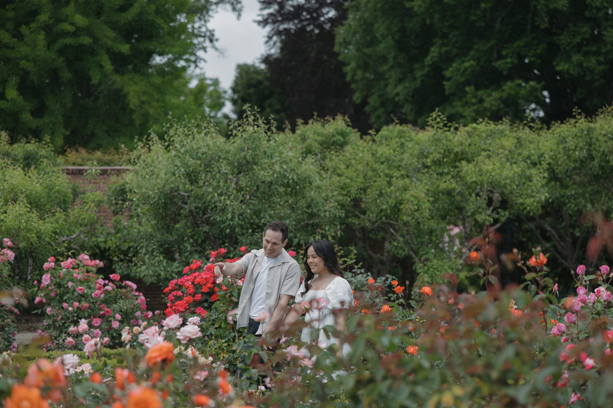 A couple walking through the gardens at Filoli Historic Home and gardens