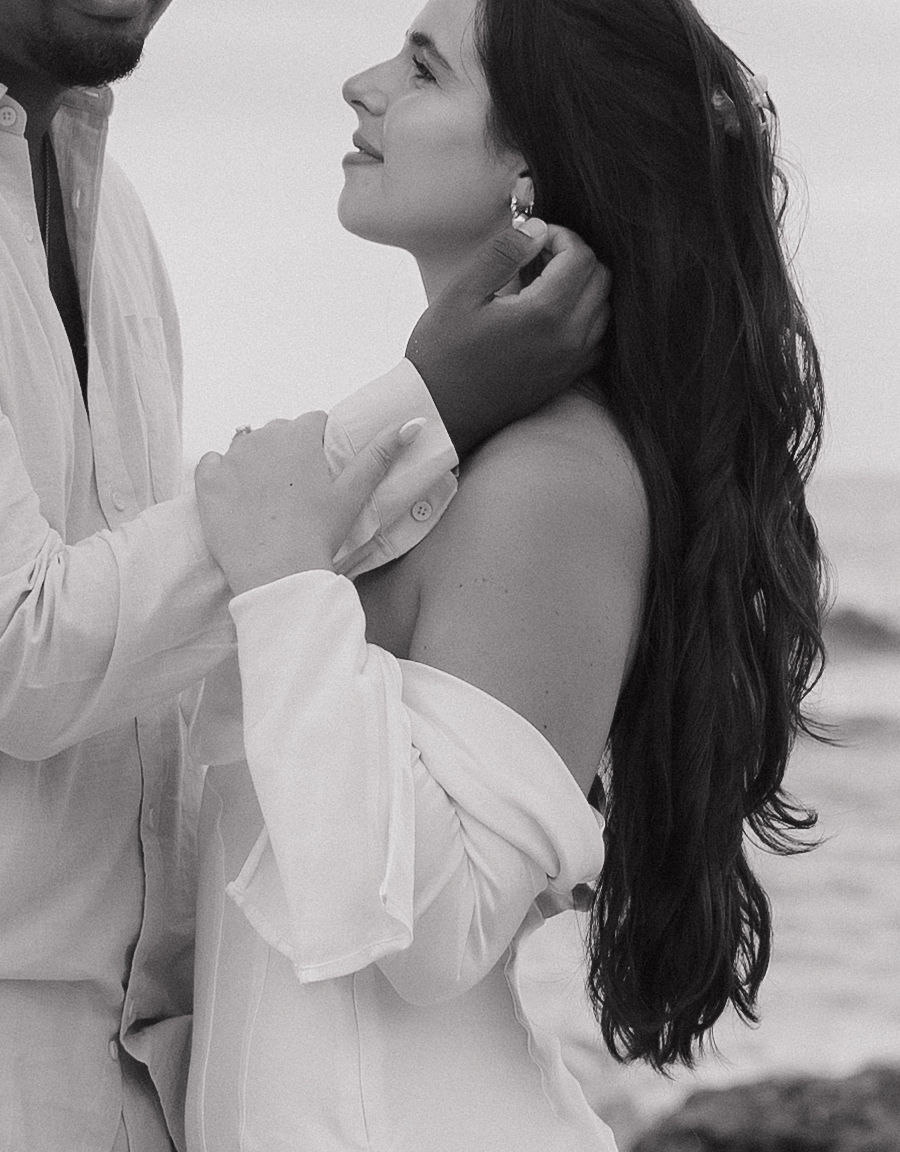 A close up black and white image of a bride and groom at their Hawaii elopement