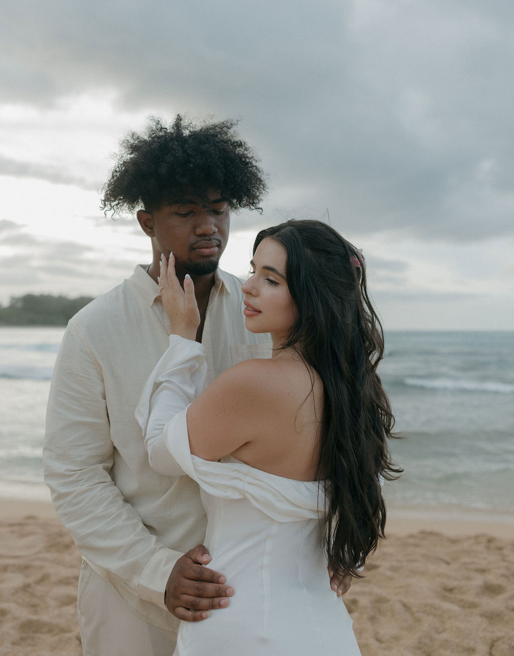 A couple taking Hawaii elopement photos on the beach