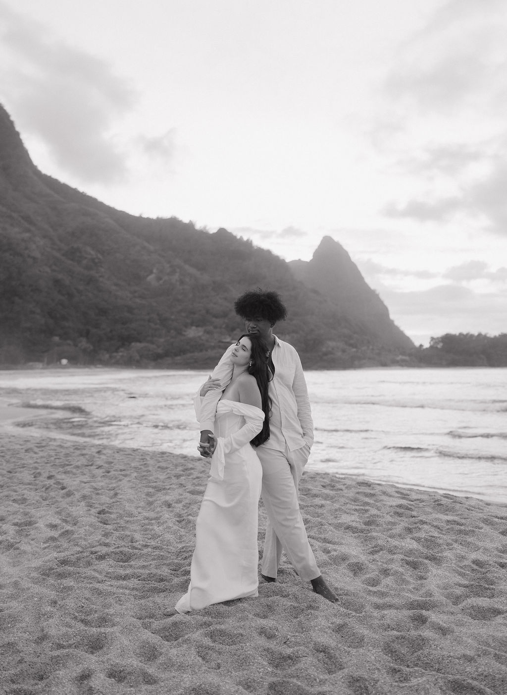 A groom holding a bride during their Kauai elopement