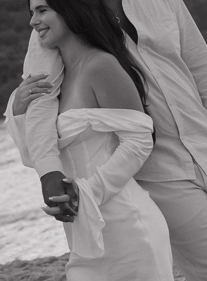A groom holding a bride during their Hawaii elopement