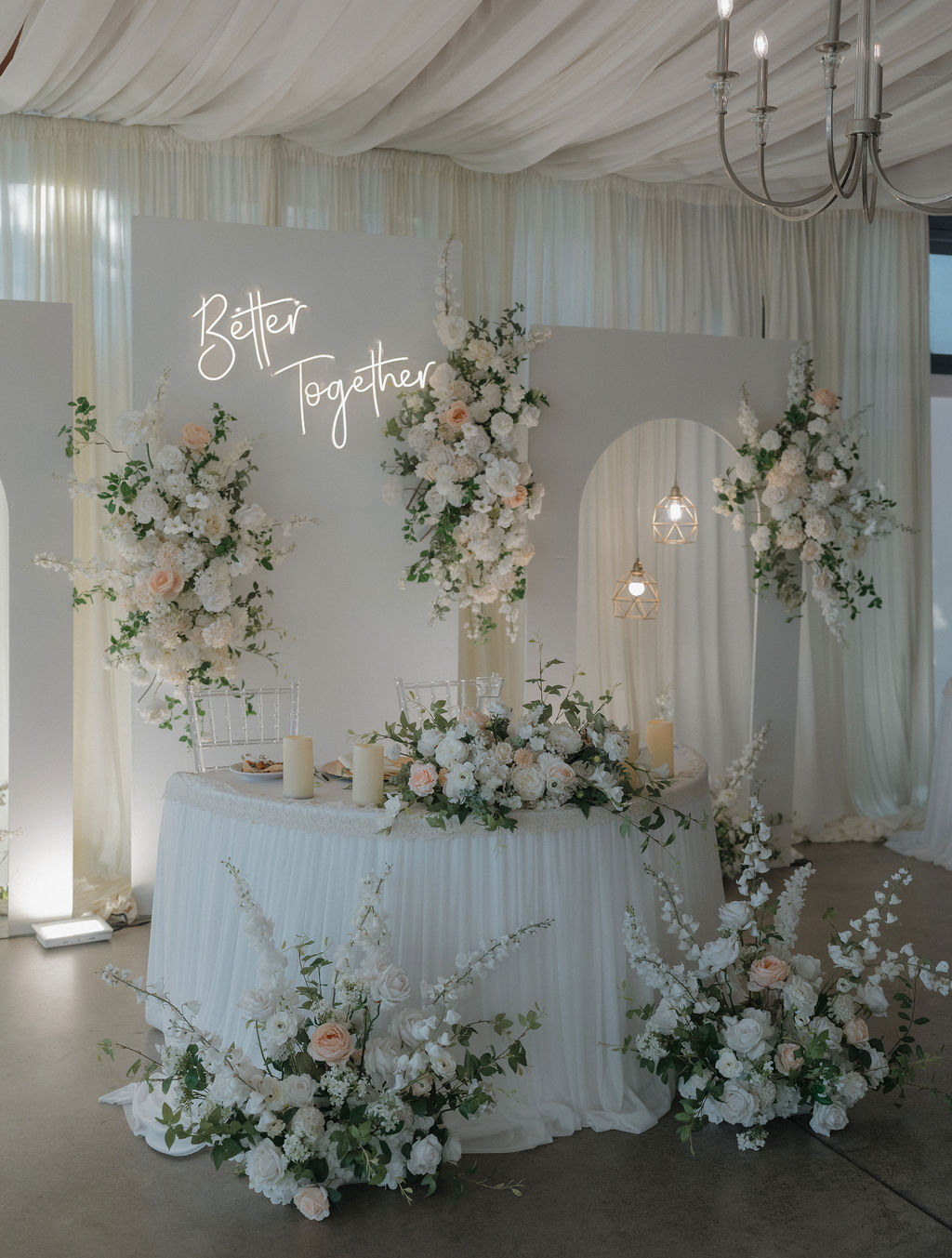 A sweetheart table decorated with wedding flowers by a florist from a wedding vendor checklist