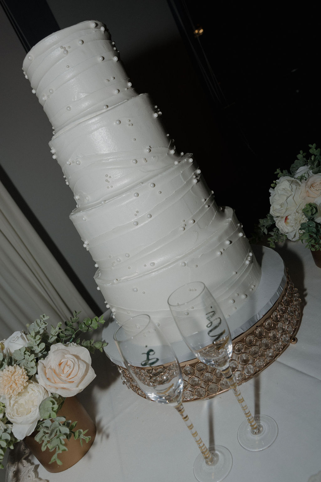 A 3 tier wedding cake with pearls